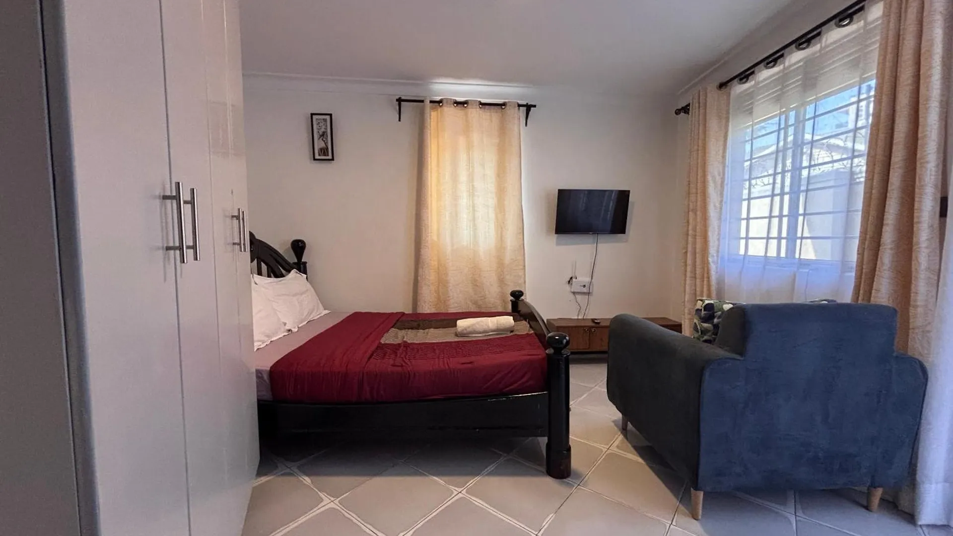 Glasgow Suites Кампала Апартаменты